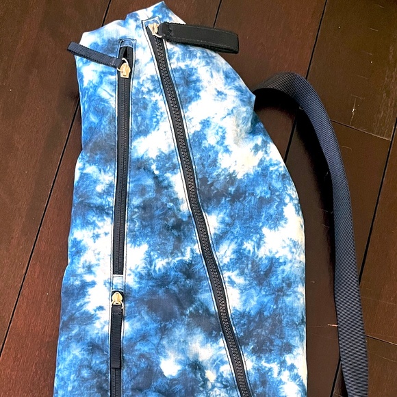 Lululemon The Yoga Mat Bag Tie Dye Blue 14L - Picture 2 of 5